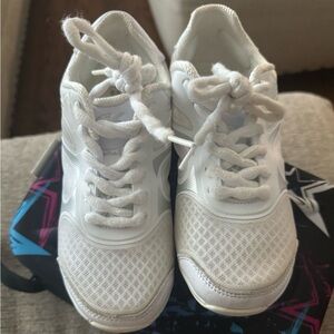 GK Spotlight (Omnicheer) white cheer sneakers - youth size 4
